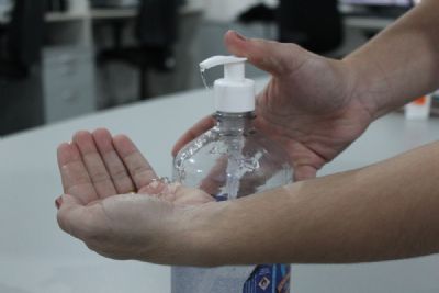 Procon notifica estabelecimentos em Cuiab� ap�s den�ncias de pre�os abusivos de m�scaras e �lcool gel