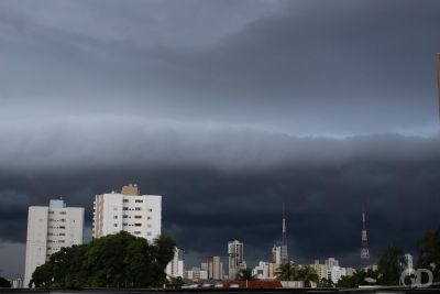 ​Semana come�a com alerta de temporais em MT