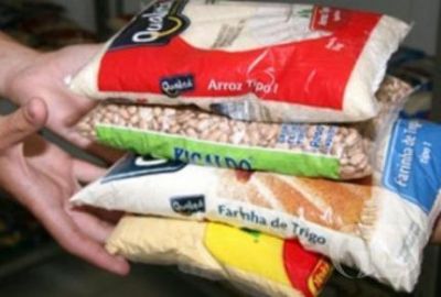 Menino de 3 anos e av� precisam de alimentos