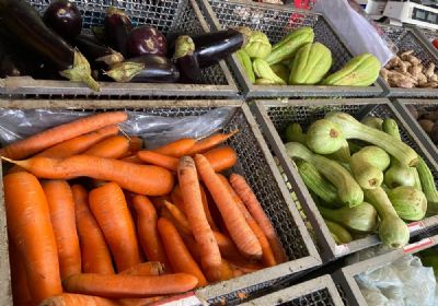 Pre�os de verduras e legumes sobem at� 50% na Central de Abastecimento de Cuiab� ap�s enchente em SP