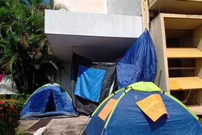 ​Estudantes da UFMT fazem protesto contra corte de R$ 2 milh�es em bolsas