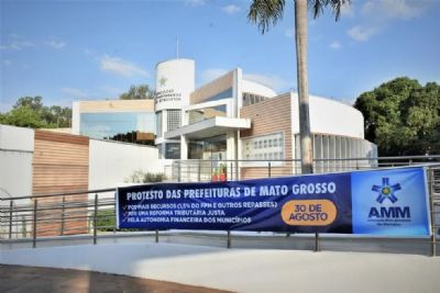 ​Mais de 70 munic�pios de MT protestam contra redu��o de 35% no repasse de verbas federais