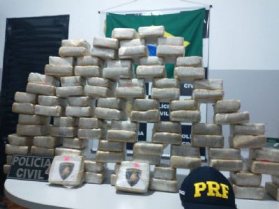 Motorista � flagrado com coca�na escondidos em caminhonete em Campos de J�lio