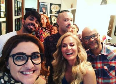 Ao lado de Eva, Ang�lica da pr�via de surpresa para Luciano Huck