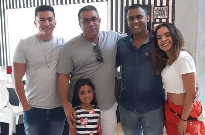 Anitta conhece novo irm�o e pai mostra encontro nas redes sociais