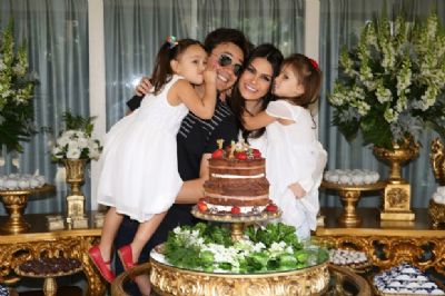 Leandro, vocalista do KLB, celebra 36 anos com almo�o