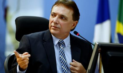 MP arquiva inqu�rito contra Ant�nio Joaquim, acusado de receber di�rias em excesso para evento na Europa