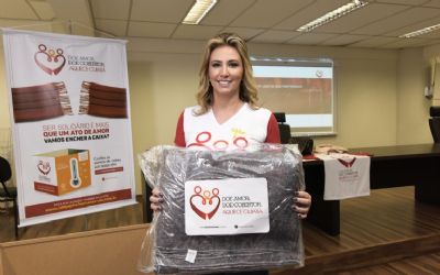 1� dama abre doa��es da maior campanha de inverno do Centro-Oeste