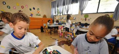 Base nacional curricular para educa��o b�sica � aprovada pelo CNE