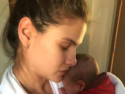 Andressa Suita posa com o filho: 