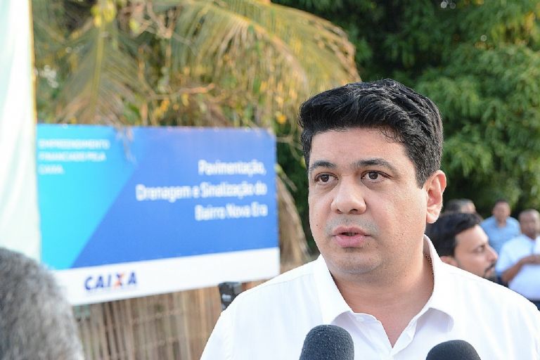 KALIL LAN�A OBRAS DE PAVIMENTA��O DO BAIRRO NOVA ERA E AMPLIA PARA 100 KM A META DE 2022