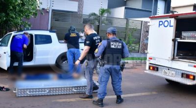 Morador reage a roubo e mata dois assaltantes a tiros