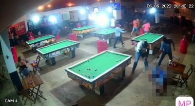 Dupla mata homem com v�rios tiros durante jogo de sinuca