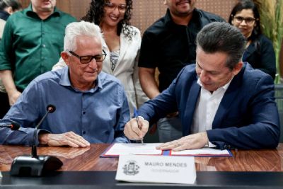 ​Governador assina conv�nios para obras de infraestrutura e asfalto novo em dez munic�pios