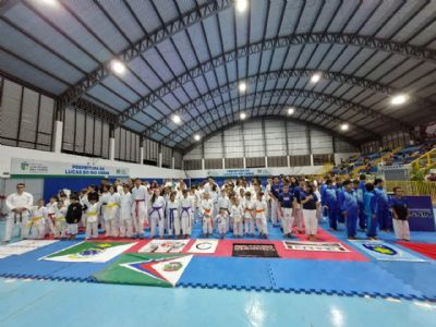 ​Delega��o com 70 atletas de MT participa de campeonatos nacional e internacional de karat�