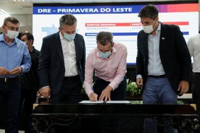 Governador sanciona aumento de sal�rio para professores em MT