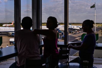 Cancelamento de voos causa tumulto em aeroporto em V�rzea Grande