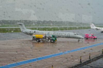 Avi�o da FAB com pacientes de Manaus pousou em Cuiab� sem intercorr�ncias com os pacientes