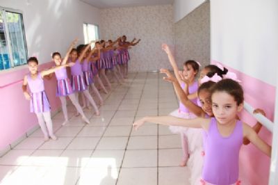Prefeitura de Cuiab� inaugura primeira sala de ballet do programa Siminina