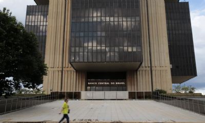 Mercado aumenta previs�o de infla��o e prev� queda menor do PIB