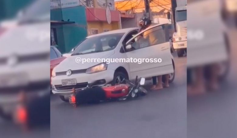 Ap�s batida, homem acalma senhora que o atropelou - Veja o video