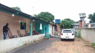 Membros de fac��o criminosa s�o presos com droga escondida em guarda-chuva