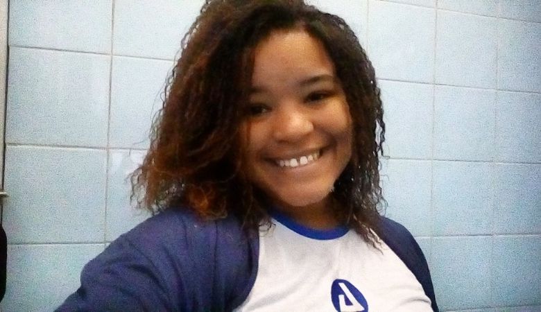 Ex-aluna de escola p�blica tira nota mil na reda��o do Enem e passa em medicina na UFRJ: 'filha de pobre tamb�m pode ser m�dica'