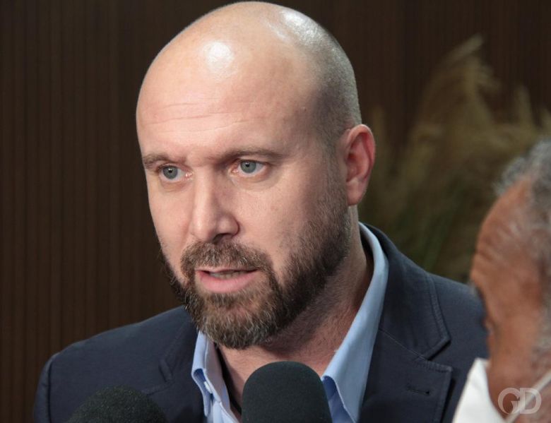 MP quer barrar candidatura de ex-secret�rio de Cultura