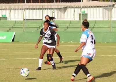 Com os 3 gols, Bia Batista assume artilharia do Brasileiro A3