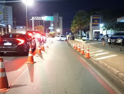 ​ Doze motoristas s�o presos embriagados na Avenida Miguel Sutil