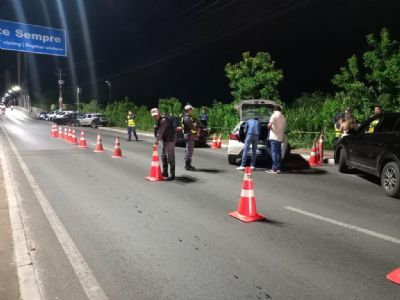 ​Opera��o dupla prende 13 condutores embriagados e aplica 90 multas em Cuiab�