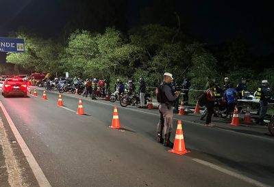 Opera��o aplica 85 multas e removem 50 motocicletas em V�rzea Grande