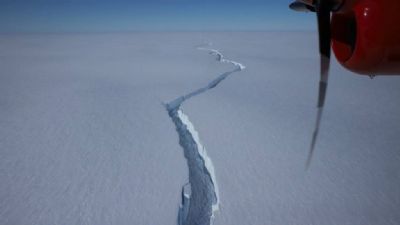 Iceberg maior que a cidade de Nova York separou-se de placa de gelo na Ant�rtica