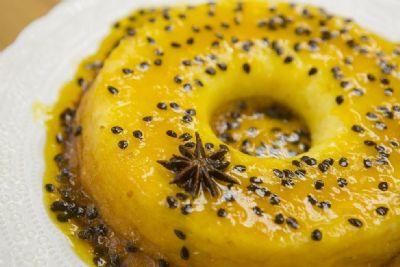 Bolo de Aipim com Calda de Maracuj�