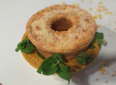Bolo salgado de queijo com espinafre � delicioso e nutritivo