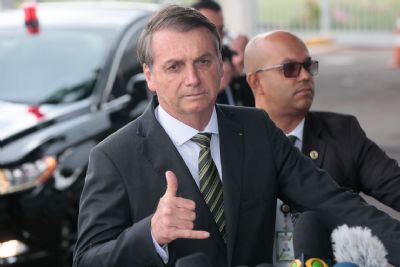 Bolsonaro diz que usar� canal aberto com Trump para falar de tarifas