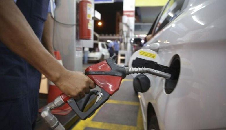 Petrobras anuncia nova redu��o no pre�o da gasolina; confira