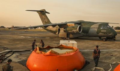 FAB lan�a 336 mil litros de �gua para combater inc�ndios no Pantanal