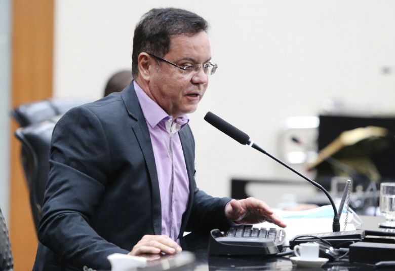 Botelho: deputados n�o devem atuar como 