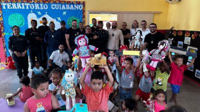 Brinquedos confeccionados por reeducandos s�o doados a crian�as em Cuiab�