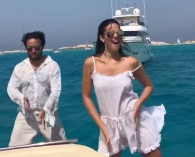Bruna Marquezine dan�a 'paradinha', de Anitta, em iate e Neymar curte