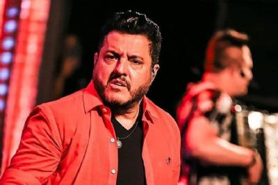 ​Sertanejo Bruno esconde rosto ao chegar a delegacia para depor por transfobia