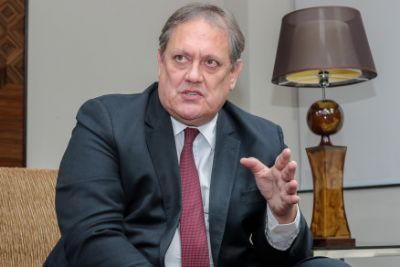 TJ derruba lei que previa dobrar sal�rio de professores em 10 anos