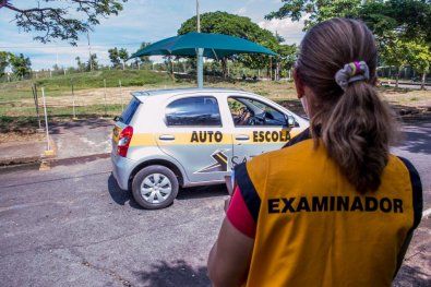 Detran aumenta n�meros de examinadores