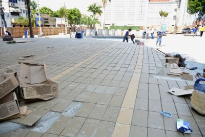 Reforma da Pra�a Alencastro avan�a para fase de acabamento