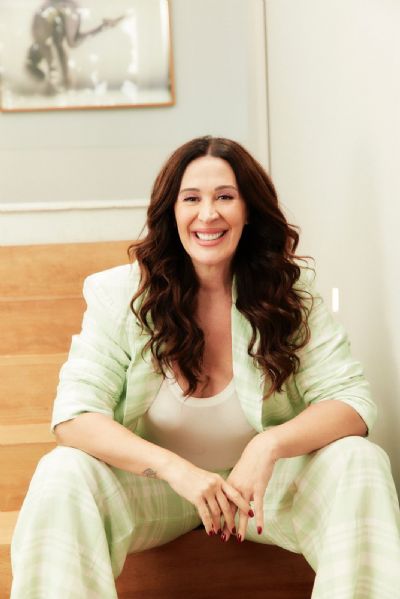 Ap�s 33 anos, Claudia Raia volta ao centro do Roda Viva