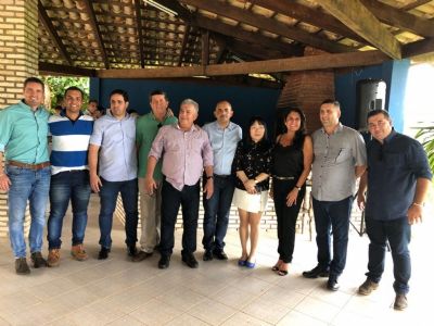 Vice-prefeito busca estruturar parceria com empresa chinesa do ramo de produ��o de energia solar