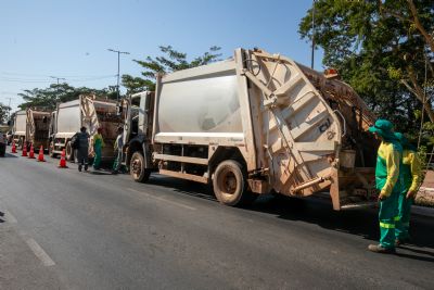 ​Limpurb disponibiliza 18 caminh�es para coleta de lixo na capital ap�s desacordo de garis e empresa