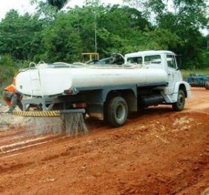 Motorista de caminh�o pipa morre eletrocutado ap�s encostar estrutura em rede el�trica