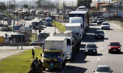 Caminhoneiros v�o ter prioridade em campanha de vacina��o contra gripe